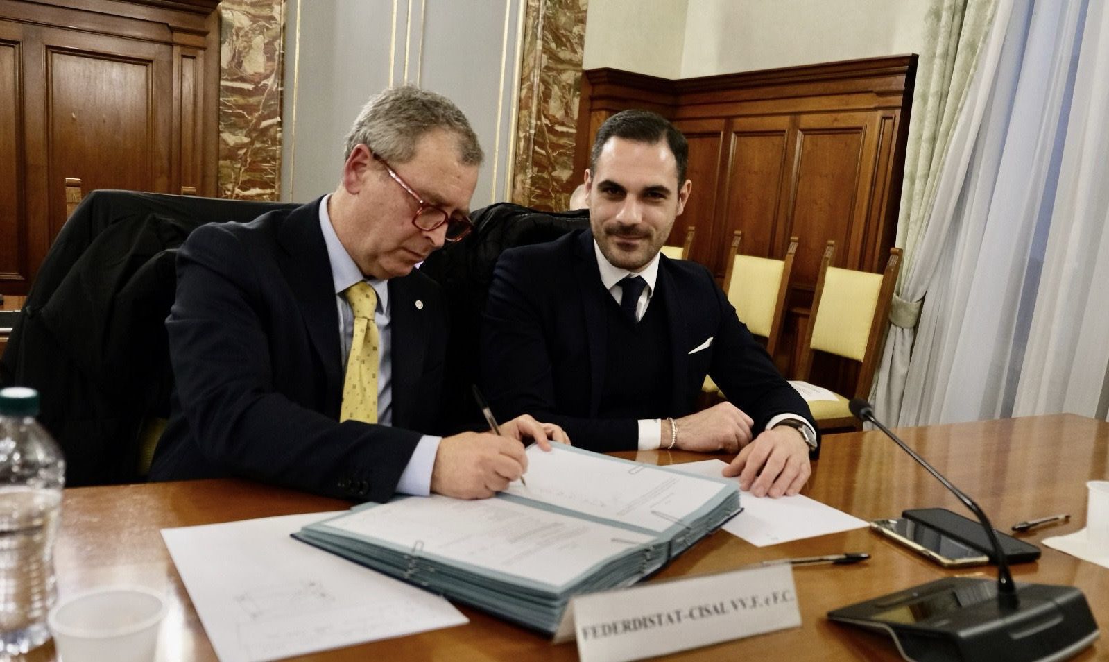 Copertina di: Vigili del Fuoco: Federdistat VV.F Cisal firma il rinnovo contrattuale 2022-2024. Aumenti fino a 477 euro e più tutele